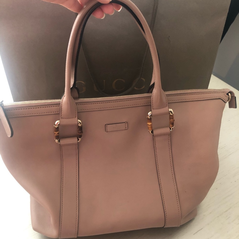 Authentic Bamboo detail Gucci bag!